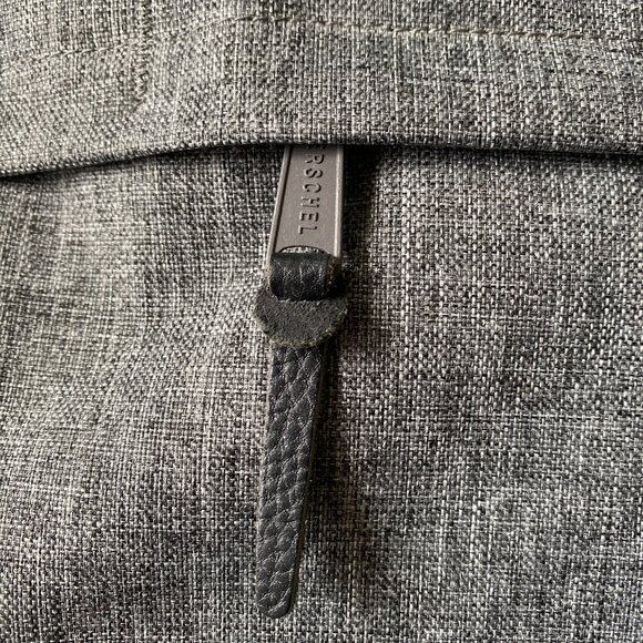 Herschel Sandford Messenger Bag in Raven crosshatch, New without tags - Picture 7 of 14